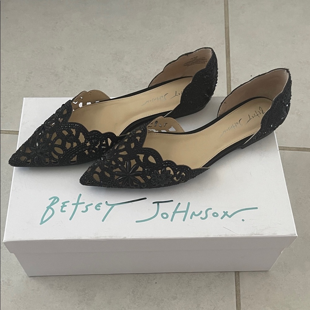 Betsey Johnson Black Floral Lace Flats